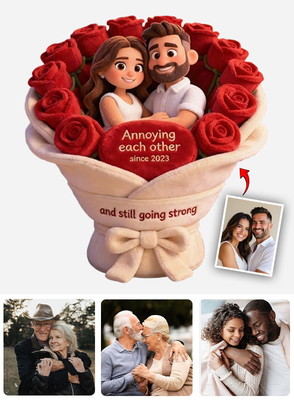 Sich gegenseitig ärgern – Personalisiertes Kissen in Form eines Paares aus Kunstfell.