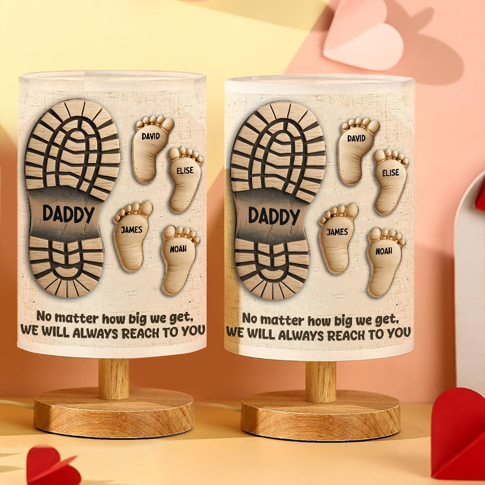 Deine Schritte wiesen uns den Weg – Personalisierte Tischleuchte für Väter mit Holzsockel