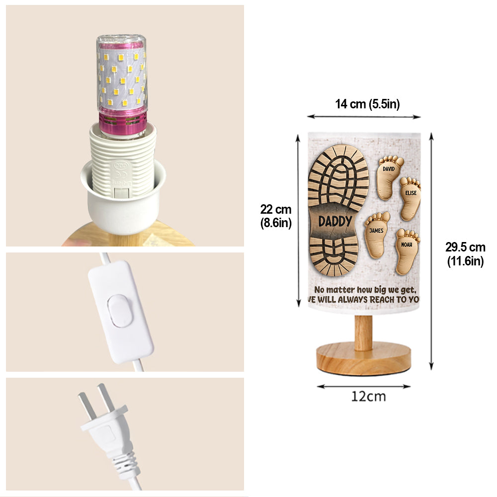 Deine Schritte wiesen uns den Weg – Personalisierte Tischleuchte für Väter mit Holzsockel