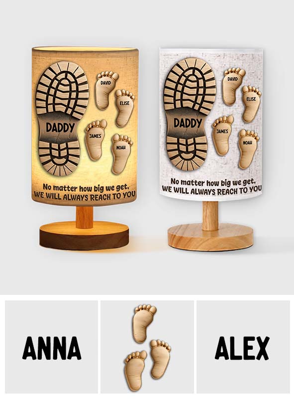 Deine Schritte wiesen uns den Weg – Personalisierte Tischleuchte für Väter mit Holzsockel