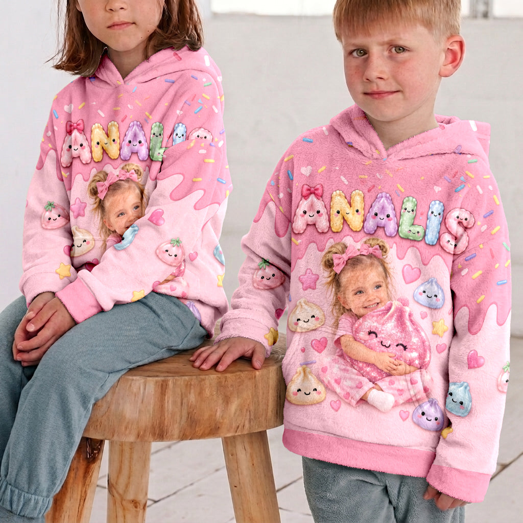 Ein Kind, das Squishies liebt - Personalisierter Kinder-Fleece-Hoodie