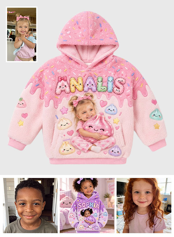 Ein Kind, das Squishies liebt - Personalisierter Kinder-Fleece-Hoodie