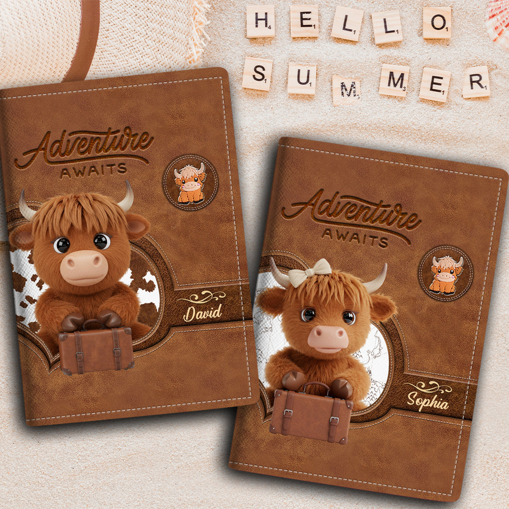 Das Abenteuer wartet – Personalisierter Highland Cow Passhalter