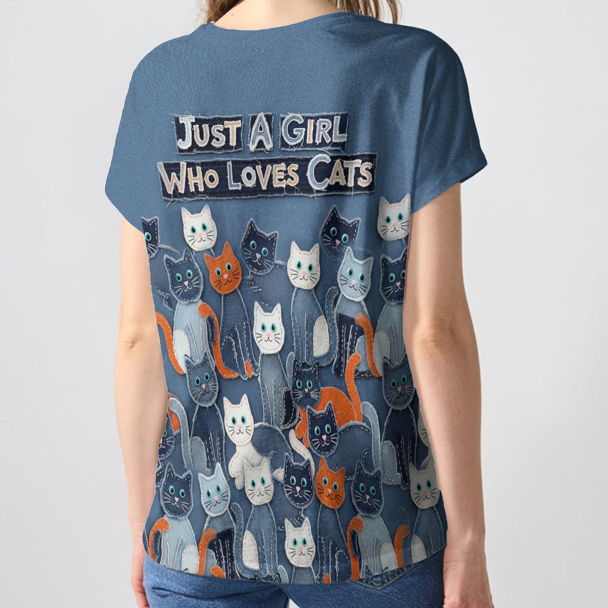 Einfach ein Mädchen, das Katzen liebt – personalisiertes T-Shirt mit V-Ausschnitt und vollflächigem Katzenaufdruck