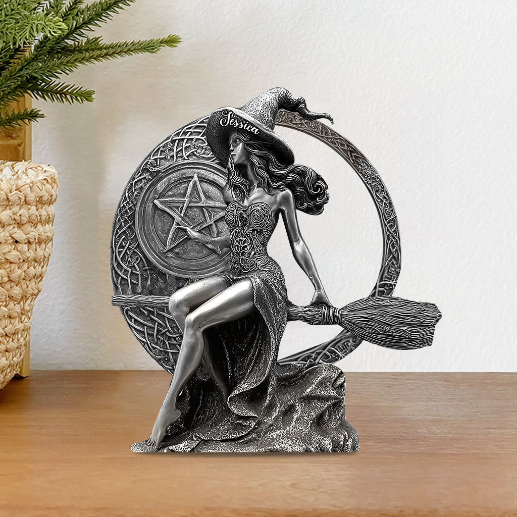 Anmutige Hexe – Personalisierte Acrylplakette in Hexenform