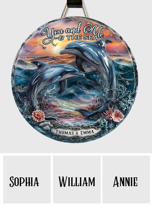 Du und ich und das Meer – Personalisiertes, individuell geformtes Delfin-Holzschild