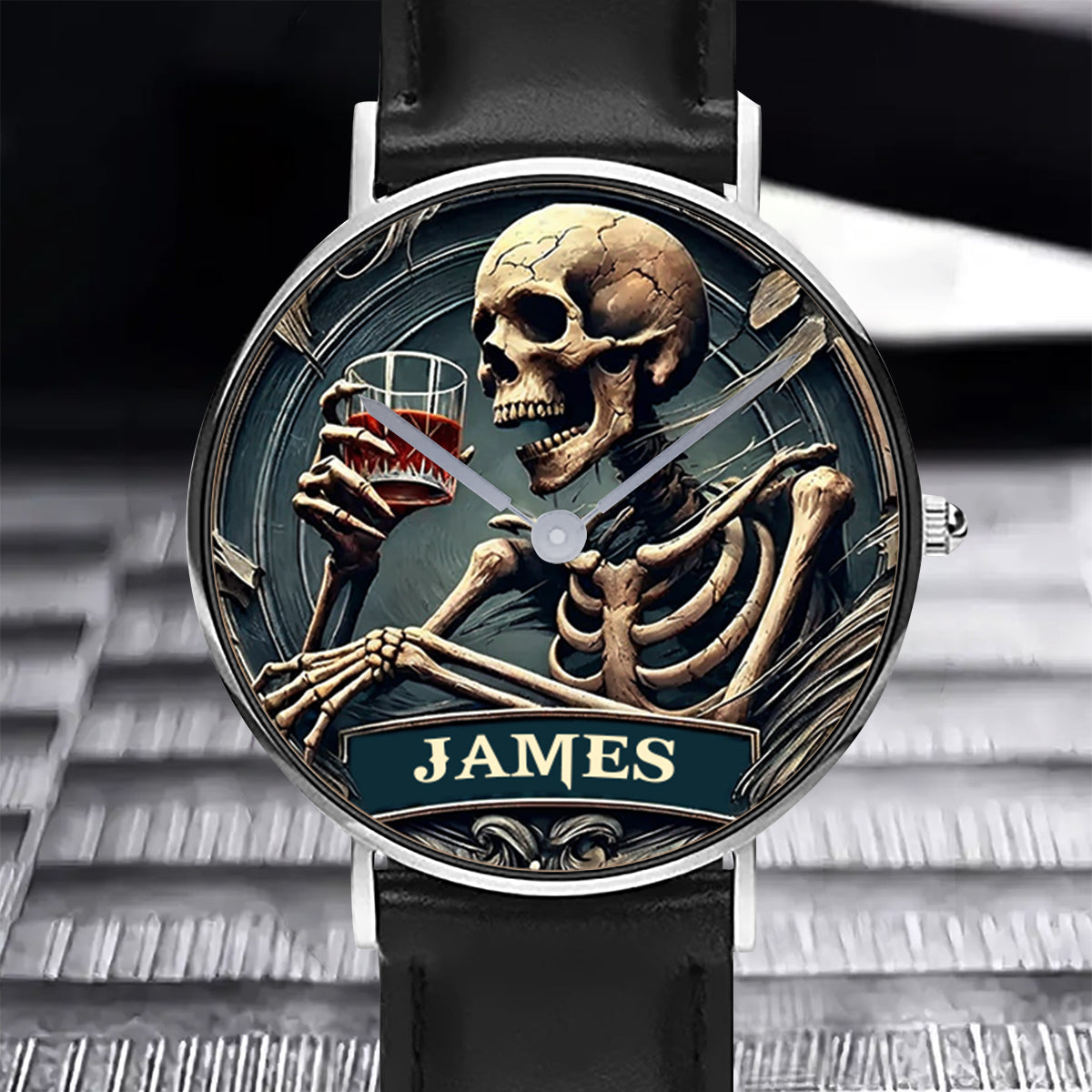 Zeit zum Trinken – Personalisierte Totenkopf-Handuhr
