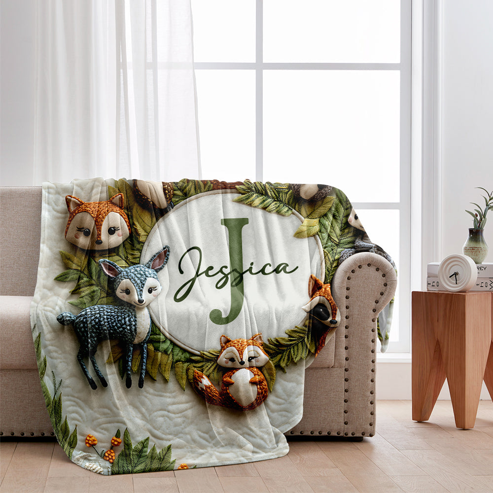 Babydecke mit niedlichen Tiermotiven – personalisierte Neugeborenendecke