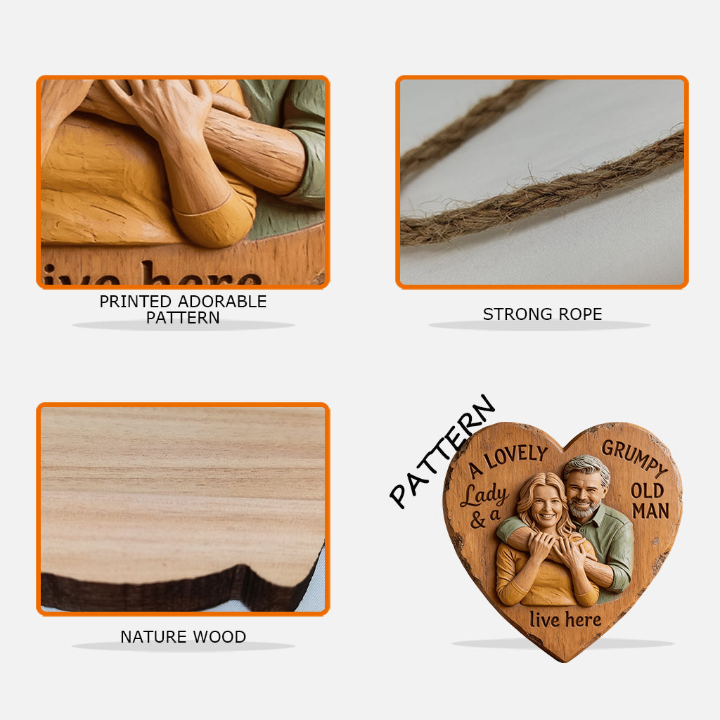 Ein Ehepaar, eine liebenswerte Dame und ein mürrischer alter Mann, wohnen hier – personalisiertes Holzschild in Pärchenform