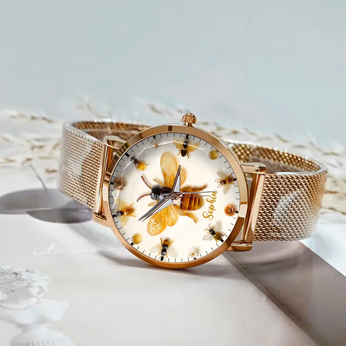 Einfach ein Mädchen, das Bienen liebt – personalisierte Damenhanduhr mit Bienenmotiv 