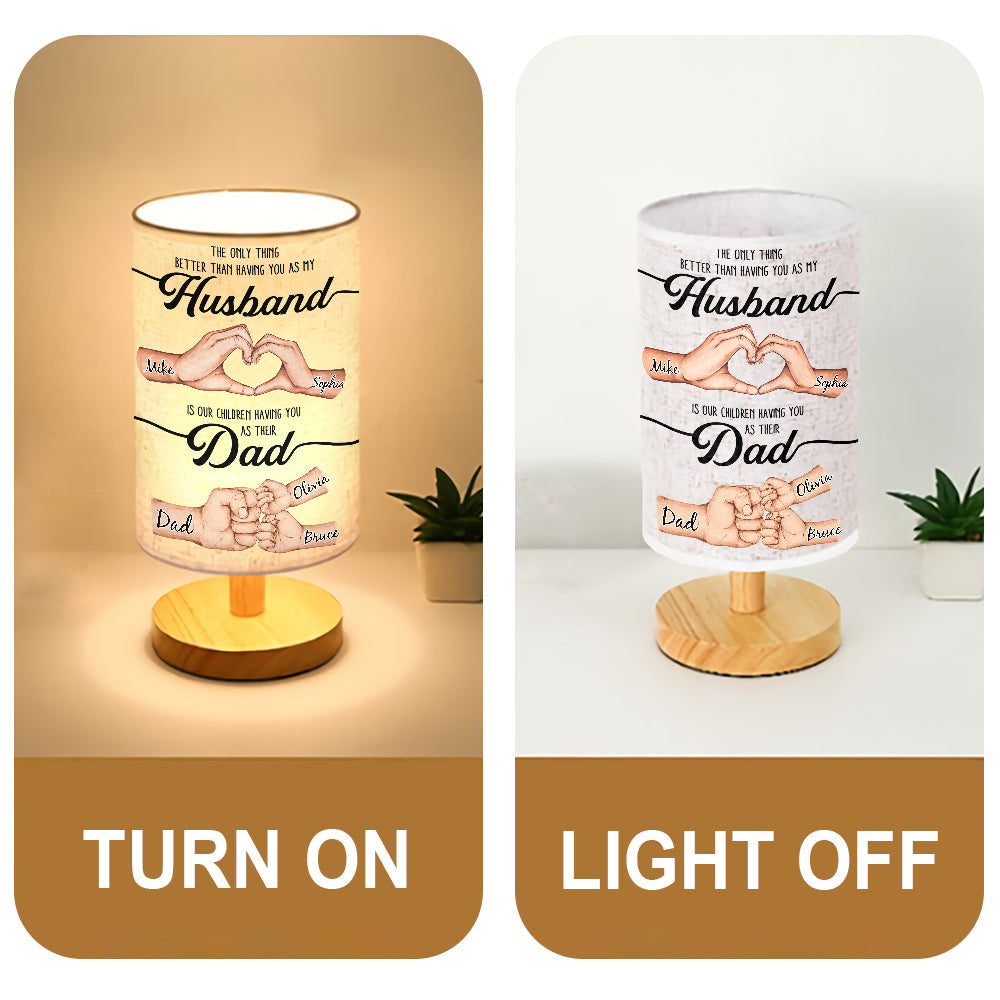 Nur eines ist besser: Papa-Hände – Personalisierte Tischlampe für Väter mit Holzfuß