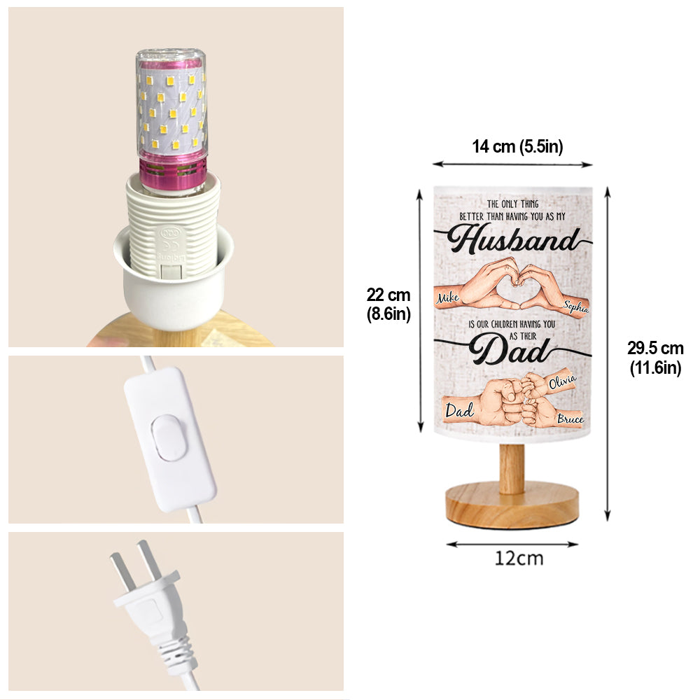 Nur eines ist besser: Papa-Hände – Personalisierte Tischlampe für Väter mit Holzfuß