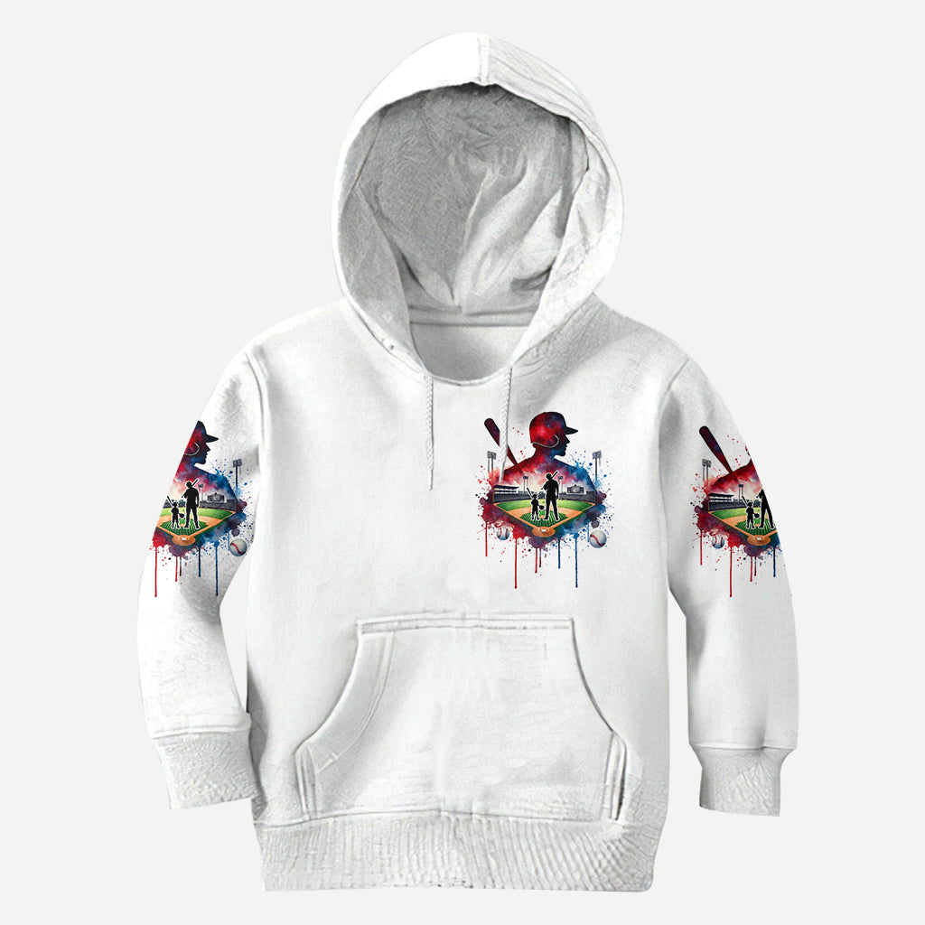 Hinter jedem Baseballspieler, der an sich glaubt, steht eine Baseball-Mama/ein Baseball-Papa, die/der zuerst an ihn geglaubt hat – personalisiertes Baseball-Shirt mit Allover-Print