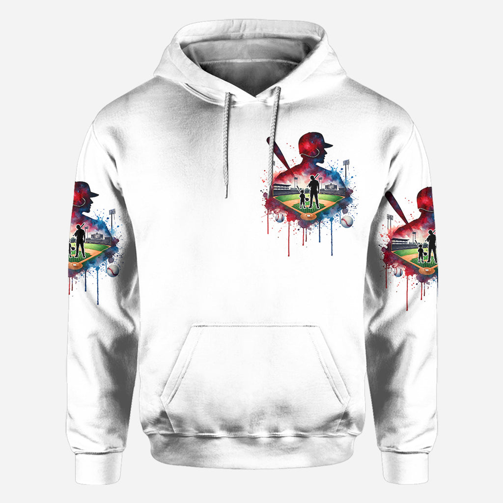 Hinter jedem Baseballspieler, der an sich glaubt, steht eine Baseball-Mama/ein Baseball-Papa, die/der zuerst an ihn geglaubt hat – personalisiertes Baseball-Shirt mit Allover-Print