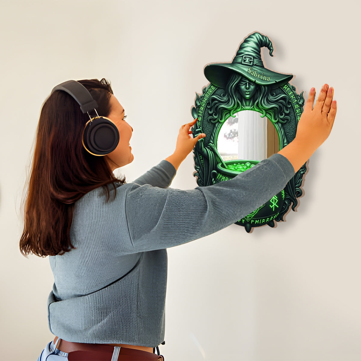 Mystische Hexensuppe – Personalisierter Hexen-Wandspiegel mit LED-Beleuchtung