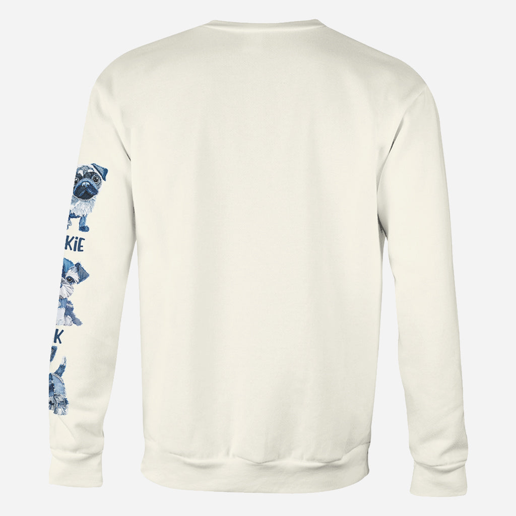 Einfach ein Mädchen, das Hunde liebt – personalisiertes T-Shirt mit Hundemotiv