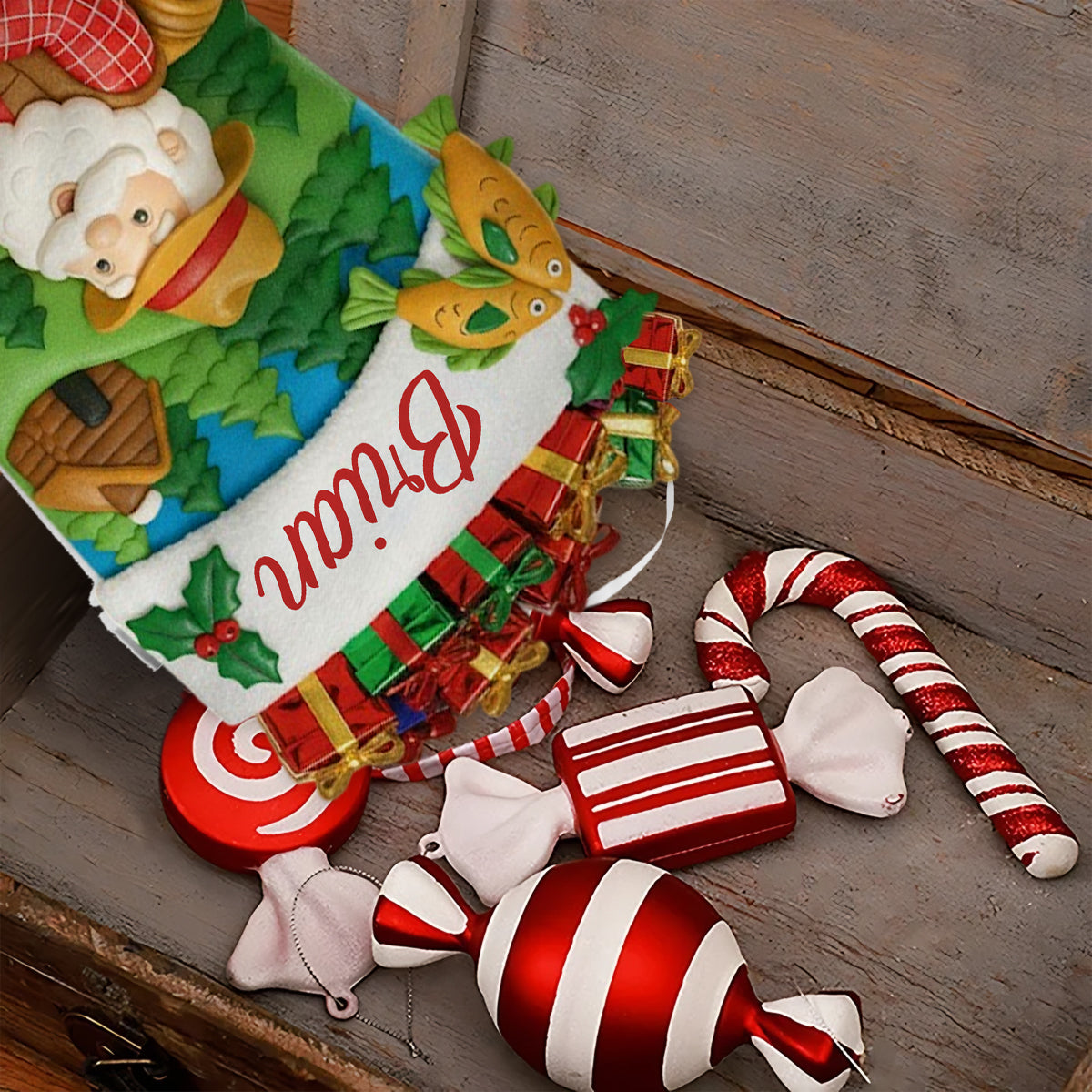 Weihnachtsmann beim Angeln - Personalisierter Weihnachtsstrumpf in Angelform