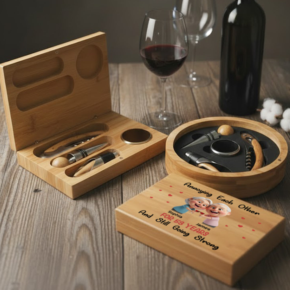 Sich gegenseitig nerven – Überzeichnetes Maskottchen – Personalisiertes Weinöffner-Set