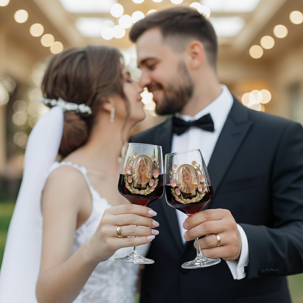 Personalisierte Geburtsmonatsblume mit Foto – Weingläser-Set zur Selbstliebe in Holzbox