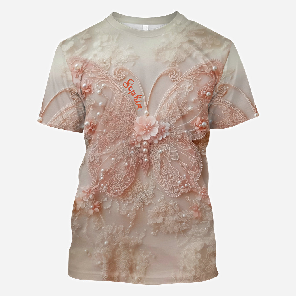 Wunderschöner Schmetterling – Personalisiertes T-Shirt mit Schmetterlingsmuster