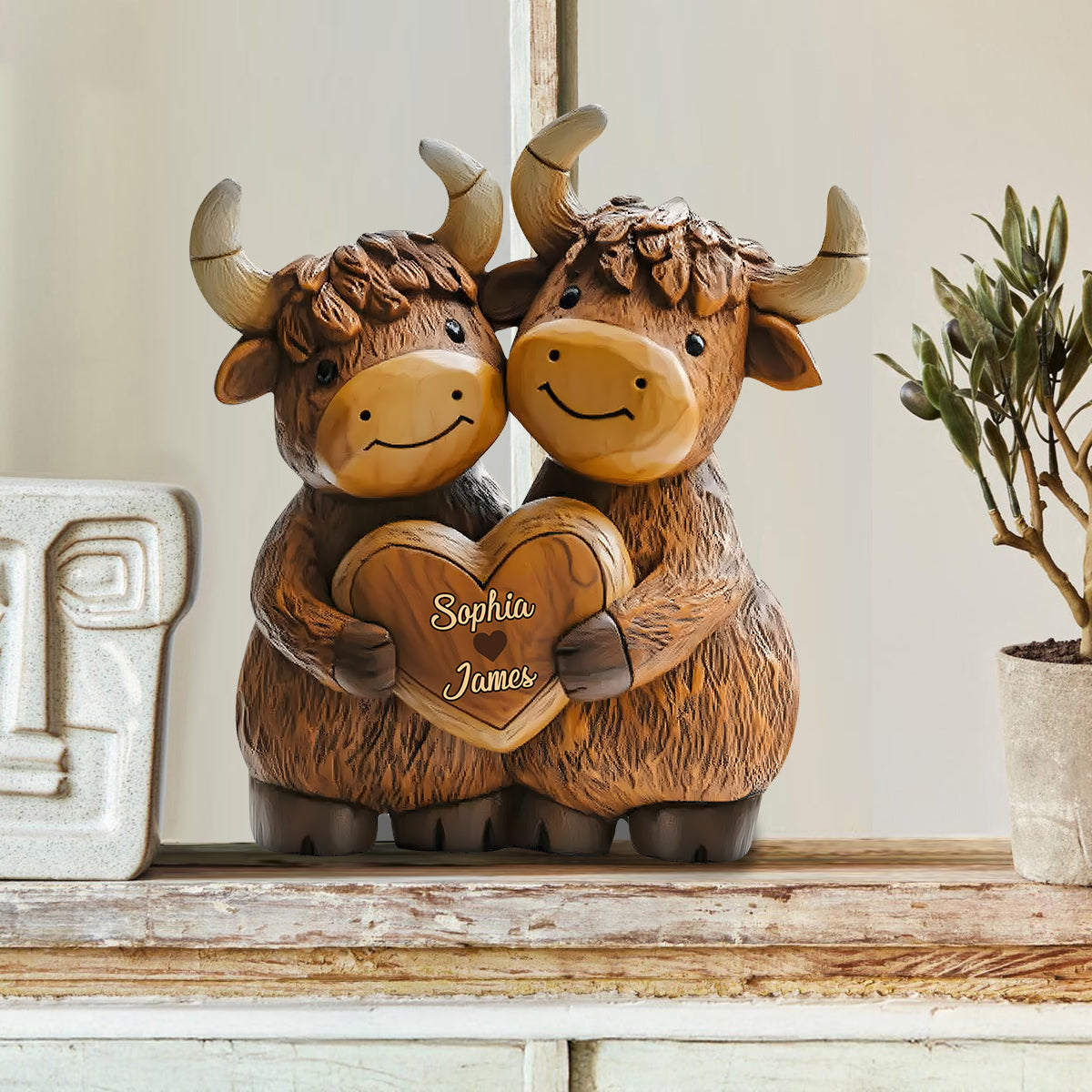 Niedliches Hochlandrinderpaar – Personalisierte Acrylplakette in Form eines Hochlandrindes
