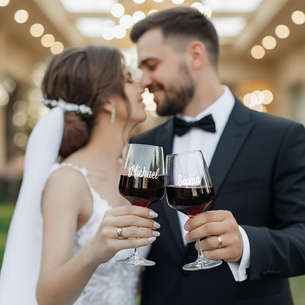 Und sie lebten glücklich bis an ihr Lebensende – Personalisiertes Weingläser-Set für Paare mit Holzbox