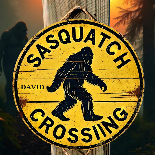 Warnschild „Sasquatch-Überquerung“ – Personalisiertes rundes Metallschild für Wanderer