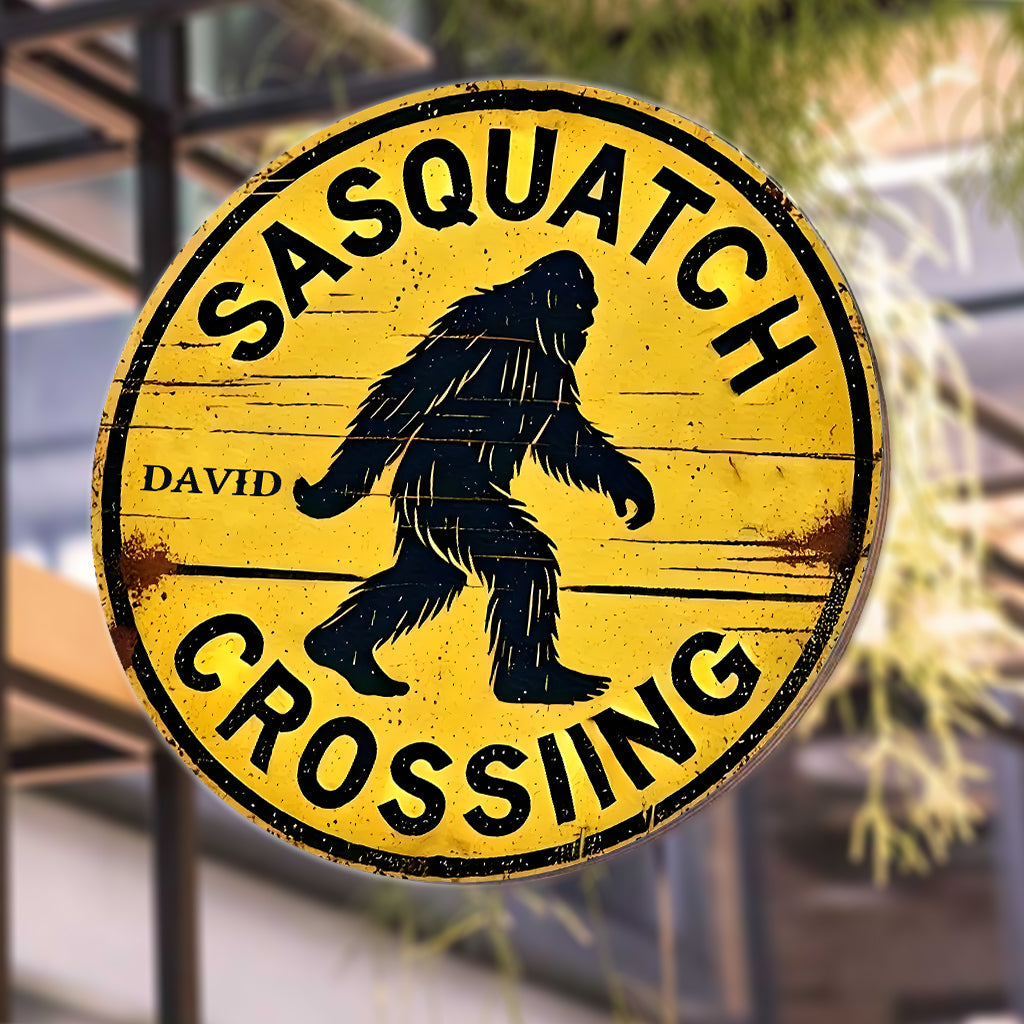 Warnschild „Sasquatch-Überquerung“ – Personalisiertes rundes Metallschild für Wanderer