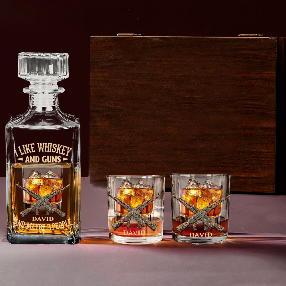 Ich mag Whiskey, Waffen und vielleicht 3 Personen – personalisiertes Whisky-Dekanter-Set