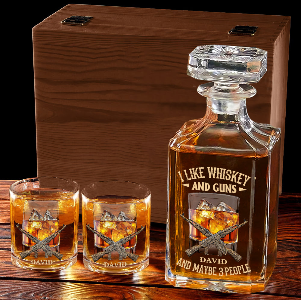 Ich mag Whiskey, Waffen und vielleicht 3 Personen – personalisiertes Whisky-Dekanter-Set
