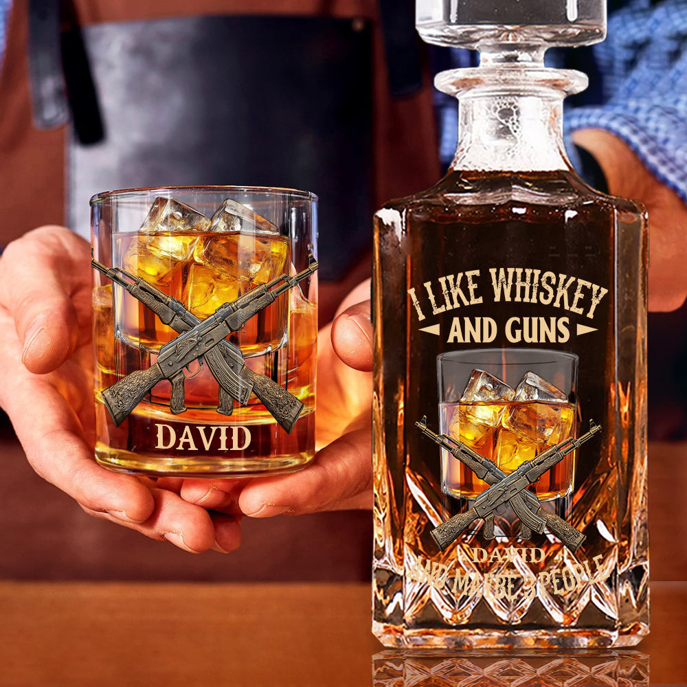 Ich mag Whiskey, Waffen und vielleicht 3 Personen – personalisiertes Whisky-Dekanter-Set