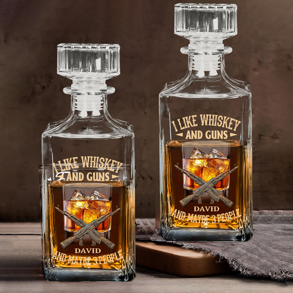 Ich mag Whiskey, Waffen und vielleicht 3 Personen – personalisiertes Whisky-Dekanter-Set
