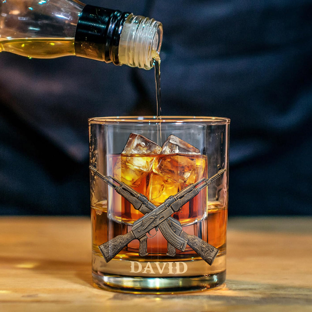 Ich mag Whiskey, Waffen und vielleicht 3 Personen – personalisiertes Whisky-Dekanter-Set