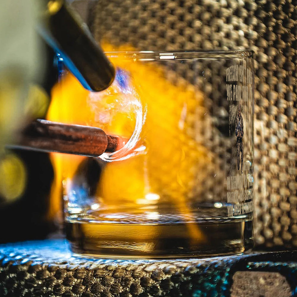 Freiheit ist nicht umsonst, wir haben dafür bezahlt – personalisiertes Whiskeyglas mit Veteranen-Kugelmotiv