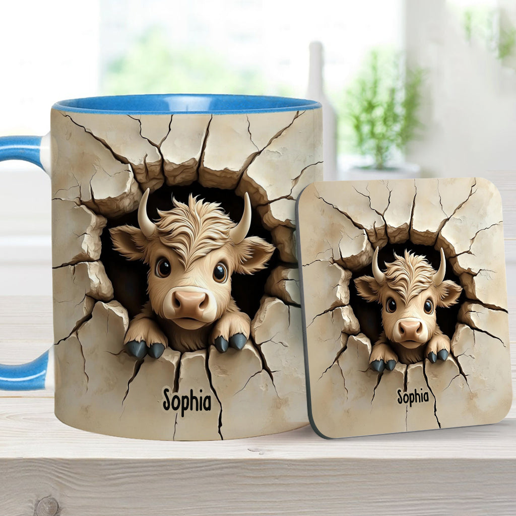 Niedliches Hochlandrind schaut hervor - Personalisierte Tasse mit Hochlandrind-Motiv