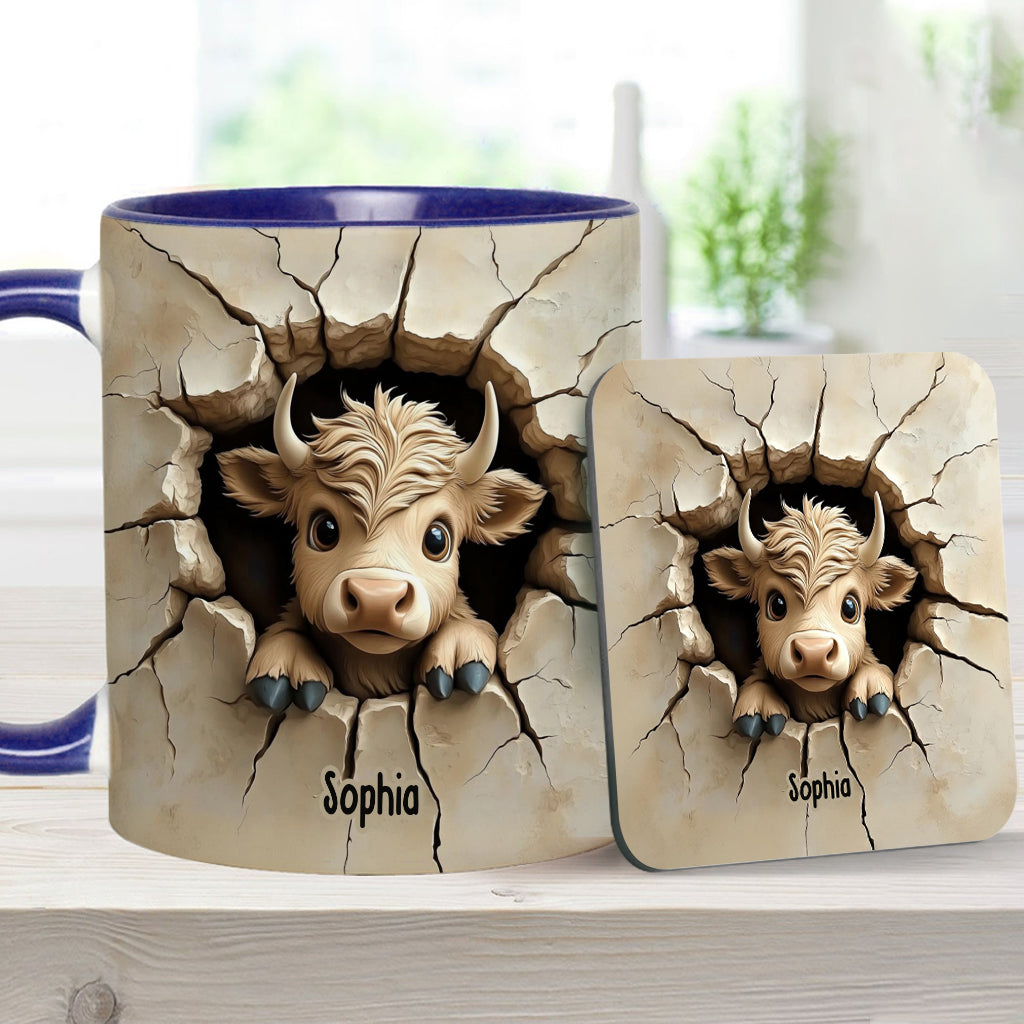 Niedliches Hochlandrind schaut hervor - Personalisierte Tasse mit Hochlandrind-Motiv
