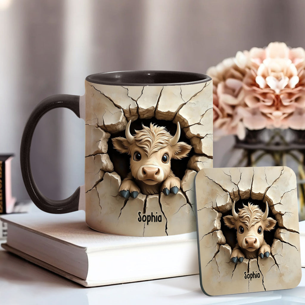 Niedliches Hochlandrind schaut hervor - Personalisierte Tasse mit Hochlandrind-Motiv