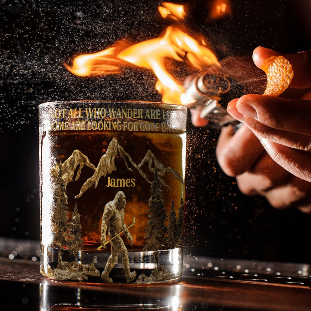 Auf der Suche nach Golfbällen – personalisiertes Golf-Whiskyglas
