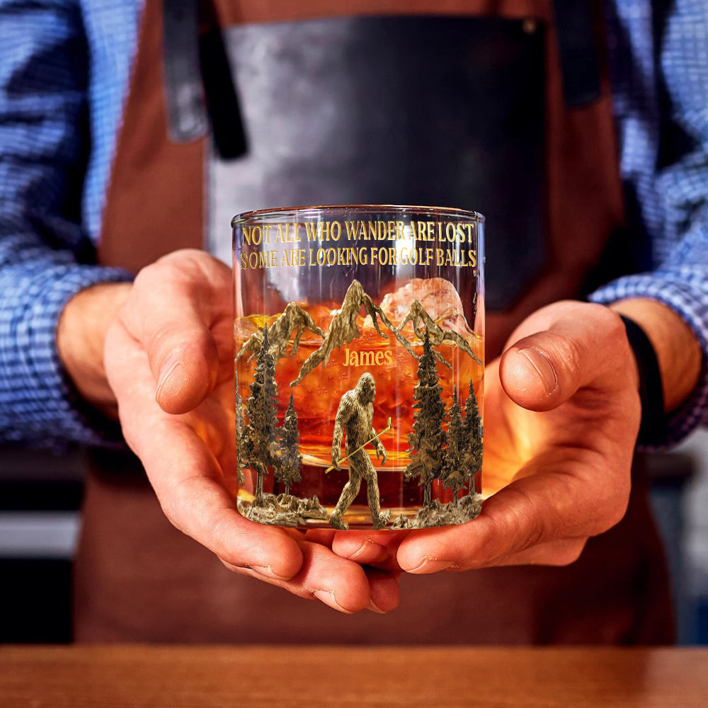 Auf der Suche nach Golfbällen – personalisiertes Golf-Whiskyglas