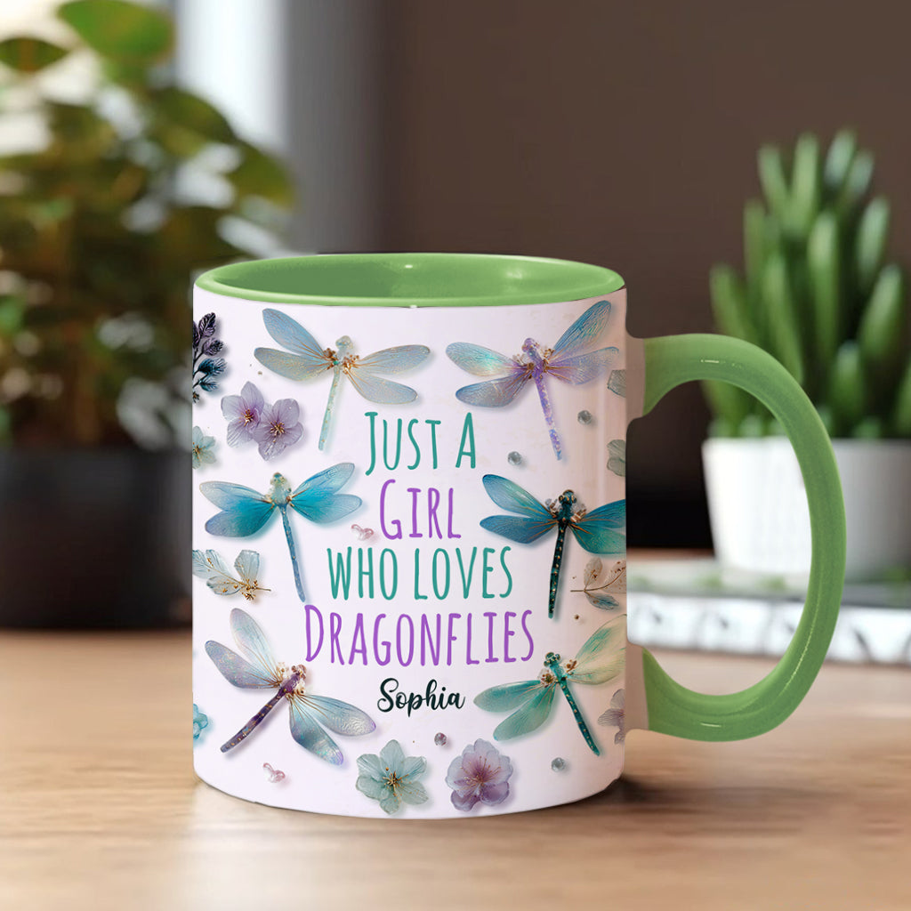 Einfach ein Mädchen, das Libellen liebt – personalisierte Tasse mit Libellenmotiv