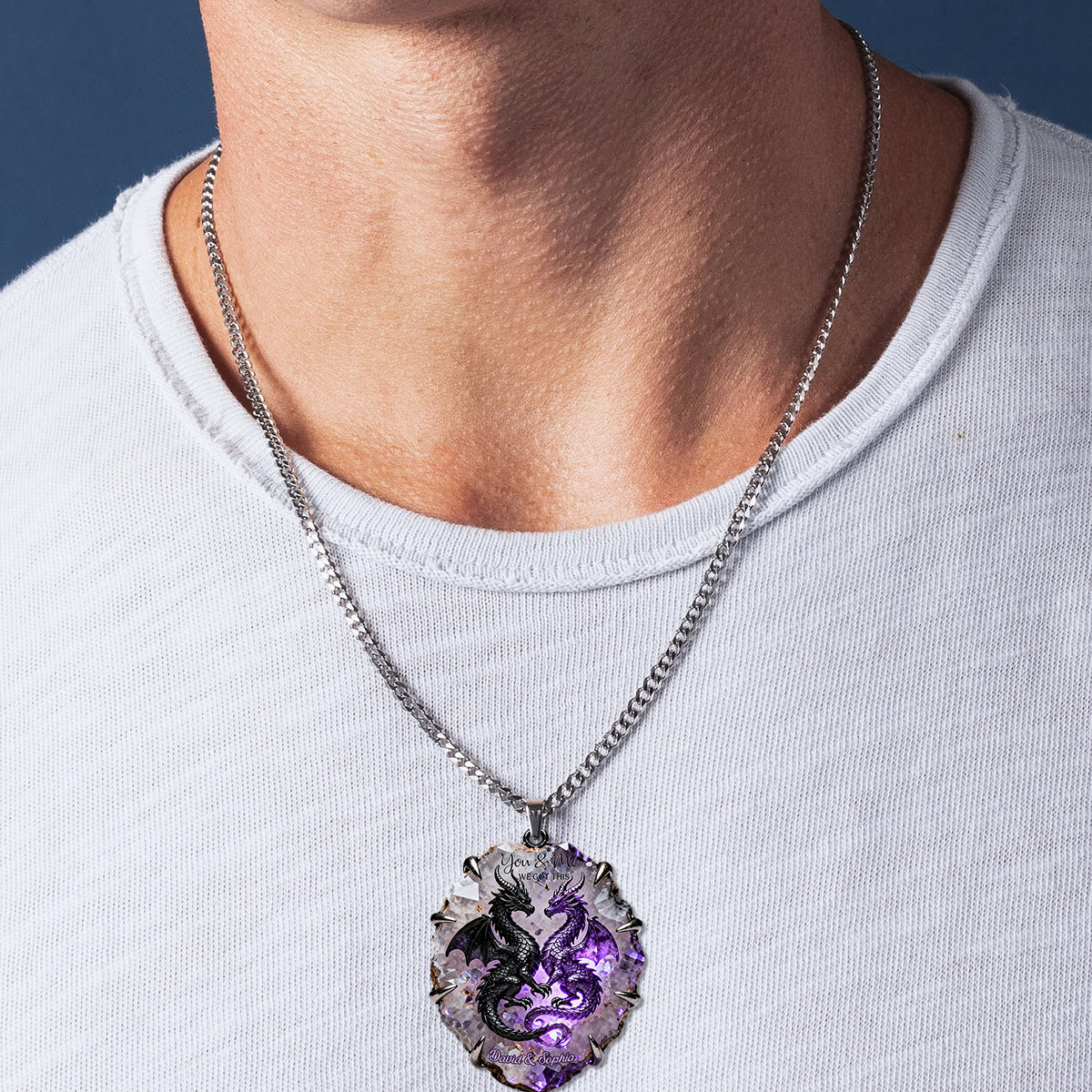 „Du und ich, wir schaffen das“ – Personalisierte Metallkette mit Anhänger in Partnerform