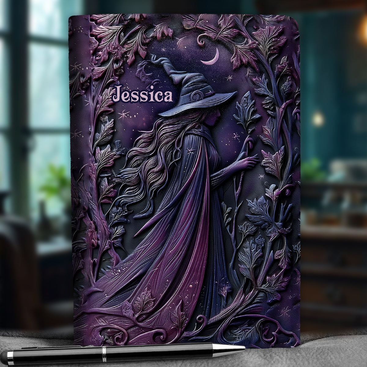 Lila Hexe – Personalisiertes Hexen-Lederjournal