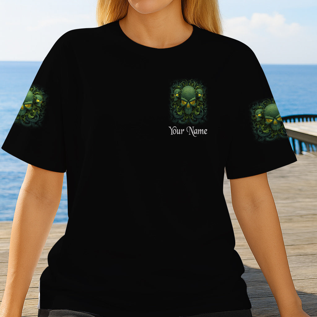 Mein Dämon ist zum Spielen draußen - Personalisiertes Totenkopf-Shirt