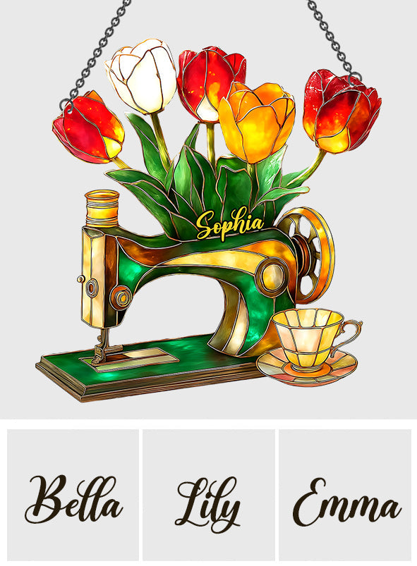 Tulpe, Nähen und Tee – Personalisierter Fensterhänger-Sonnenfänger aus Nähzubehör 