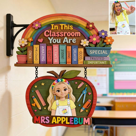 In diesem Klassenzimmer sind Sie - Personalisierte Lehrer Holz-Wandschild