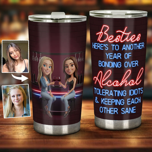 Auf ein weiteres Jahr voller Freundschaft bei einem Drink – personalisierter Bestie-Becher