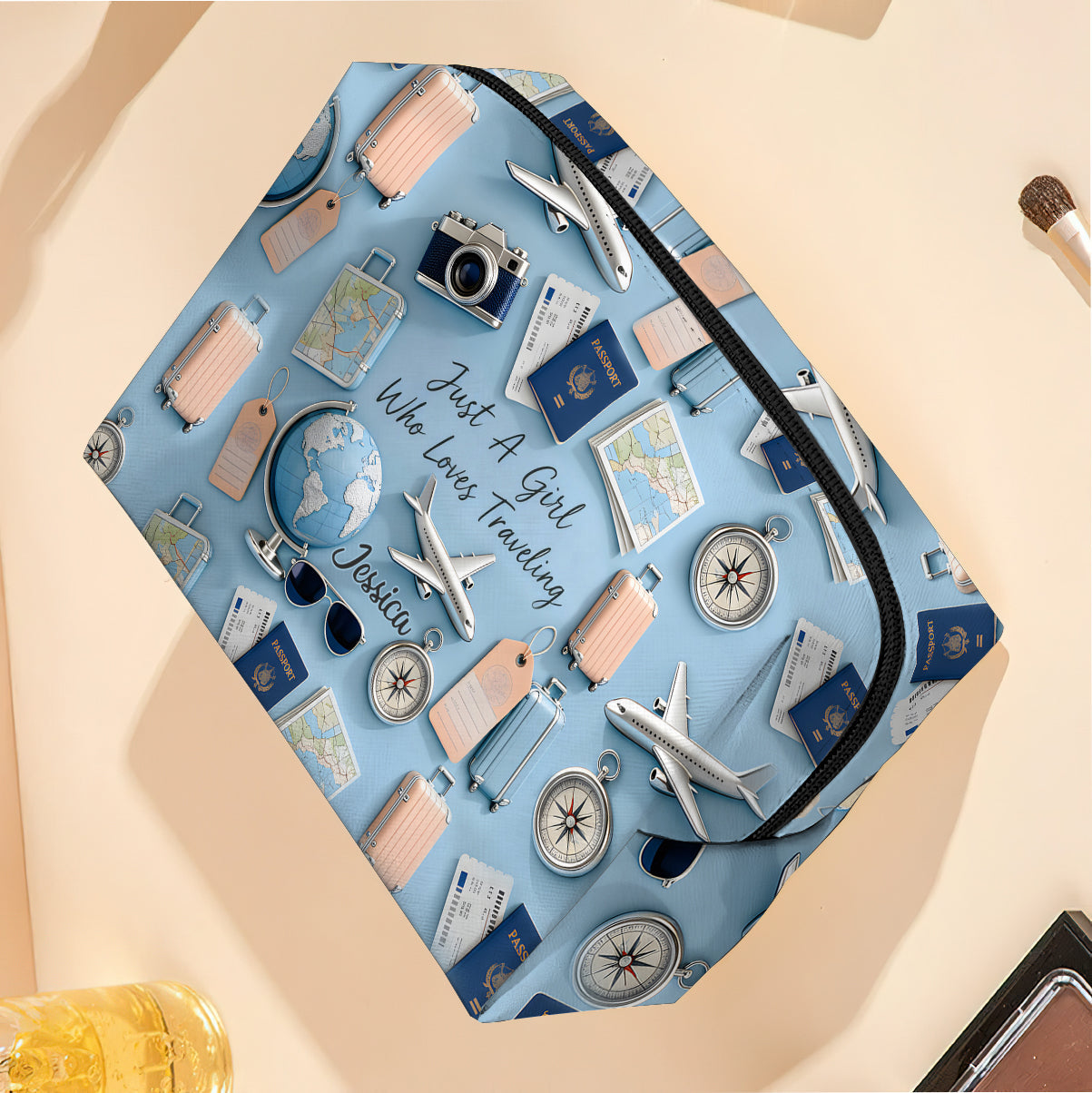 Einfach ein Mädchen, das Reisen liebt – personalisierte Reise-Kosmetiktasche