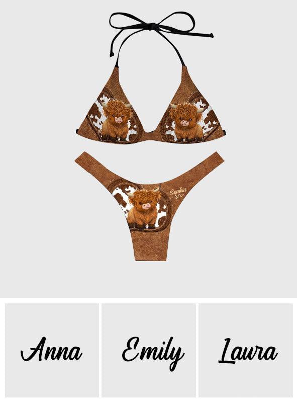 Einfach ein Mädchen, das Hochlandrinder liebt – Personalisierter Triangel-Bikini mit Hochlandrind-Motiv