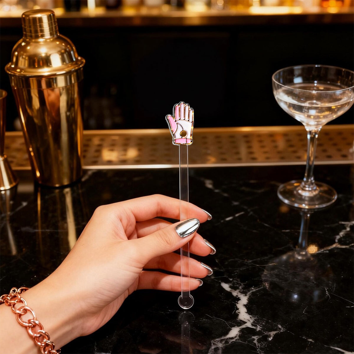 Einfach ein Mädchen, das Golf liebt – Personalisierter Golf-Set-Akzentbecher mit Acryl-Rührstäbchen