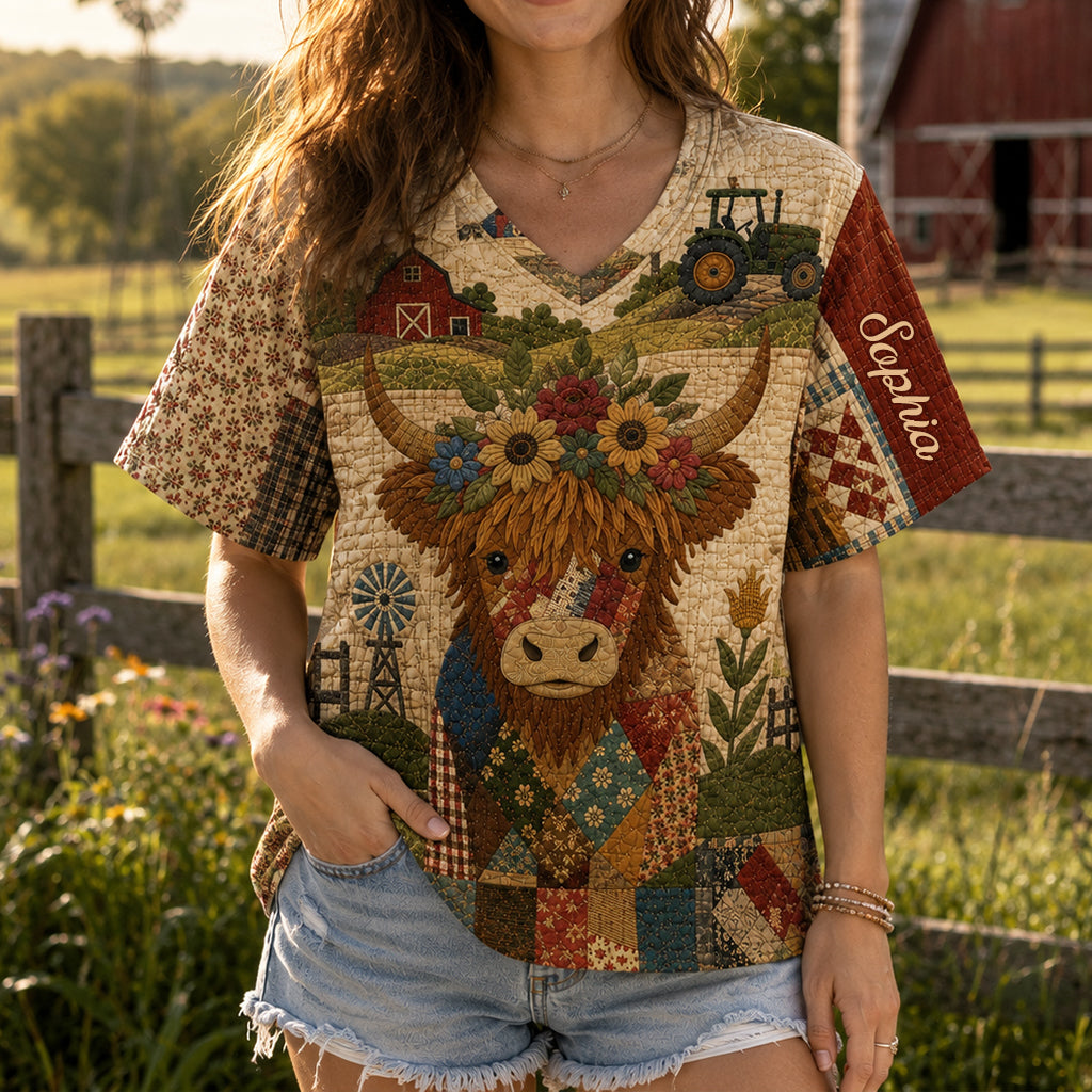 Hochlandrind, Herbststimmung - Personalisierbares Hochlandrind Vollbedrucktes V-Ausschnitt T-Shirt